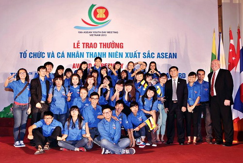 Dương Duy và câu lạc bộ Sức trẻ tham dự một sự kiện lớn