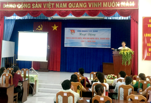 đồng chí Nguyễn Quang Thắng – Giám đốc Trung tâm thông tin công tác Tuyên giáo – Ban Tuyên giáo Tỉnh uỷ thông tin một số nội dung trọng tâm cho các bạn