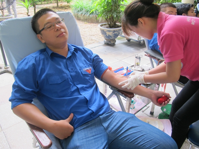 Đoàn viên tham gia hiến máu