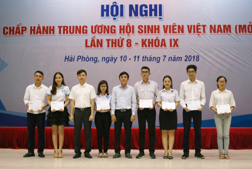 Trung ương Hội Sinh viên Việt Nam trao tặng 24 học bổng Nguyễn Thái Bình cho sinh viên học tốt