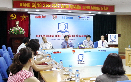 Đồng chí Lê Quốc Phong - Ủy viên dự khuyết BCH Trung ương Đảng, Bí thư thứ nhất BCH Trung ương Đoàn, Chủ tịch Hội Sinh viên Việt Nam phát biểu tại buổi họp báo khởi động Chương trình ngày 28/4/2016. 