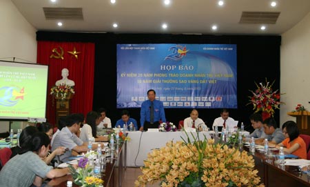Đồng chí Phan Văn Mãi, Bí thư thường trực Trung ương Đoàn phát biểu tại buổi họp báo