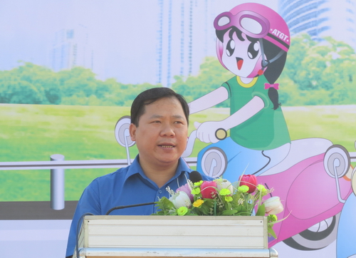 Đồng chí Nguyễn Phi Long - Bí thư T.Ư Đoàn, Chủ tịch Hội LHTN Việt Nam phát biểu tại buổi lễ