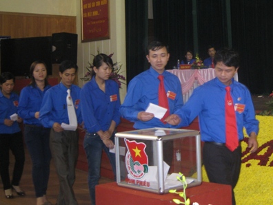 Bỏ phiếu bầu 27 đ/c vào Ban Chấp hành đoàn huyện Tiên Du lần thứ XVI, nhiệm kỳ 2012-2017