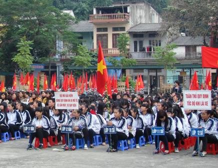 Lễ phát động Chiến dịch tuyên truyền Luật an toàn giao thông đường bộ tại Trường THPT Chuyên Tuyên Quang.
