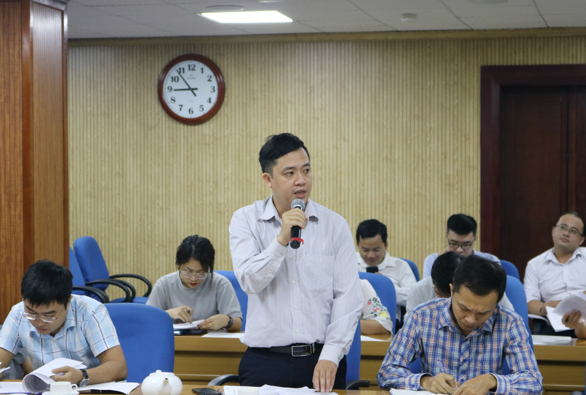 Các đại biểu tham góp ý kiến tại hội nghị
