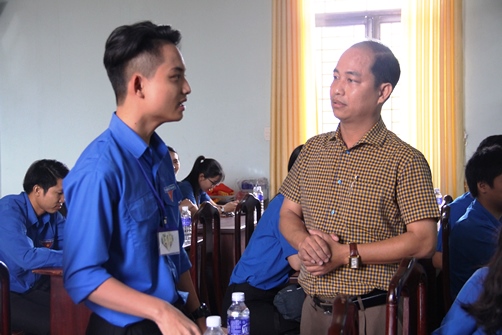 Thành viên CLB Doanh nhân Sài Gòn trao tư vấn khởi nghiệp cho học sinh, sinh viên.