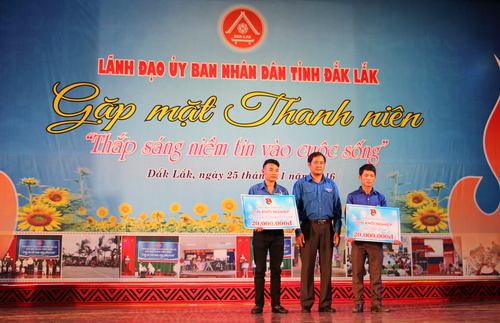 Trao vốn khởi nghiệp của Hội LHTN Việt Nam tỉnh