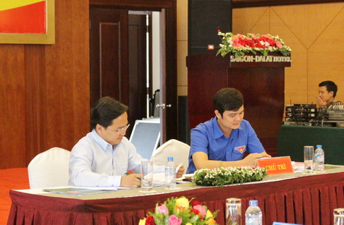 Đồng chí Nguyễn Anh Tuấn (trái) - Bí thư Ban chấp hành Trung ương Đoàn và đồng chí Bùi Quang Huy - Trưởng Ban Tổ chức Trung ương Đoàn chủ trì hội nghị. 