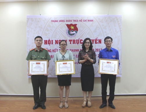 Tại hội nghị, Huyện đoàn Nho Quan, Đoàn Thanh niên Công an tỉnh, Đoàn Trường Cao đẳng Nghề Cơ giới Ninh Bình được Ban Thường vụ Tỉnh đoàn tặng Bằng khen có thành tích xuất sắc trong “Tháng thanh niên” năm 2017