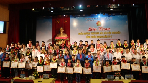 76 em đội viên, thiếu nhi các dân tộc tiêu biểu tỉnh Tuyên Quang năm 2017