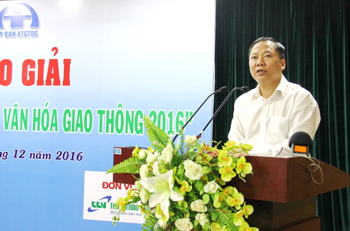 Đồng chí Nguyễn Phi Long - Bí thư BCH Trung ương Đoàn, Chủ tịch Trung ương Hội LHTN Việt Nam phát biểu tại Lễ trao giải