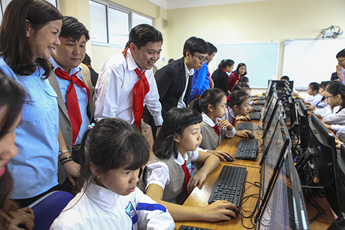 Ngay sau lễ khởi động các em học sinh trường Tiểu học Nguyễn Siêu đã bắt đầu tham gia cuộc thi.