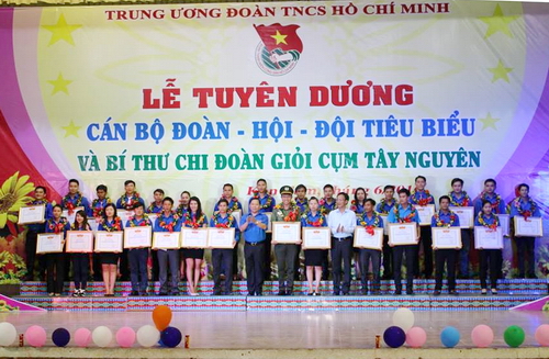 Tuyên dương tôn vinh những cán bộ Đoàn tiêu biểu cụm Tây Nguyên