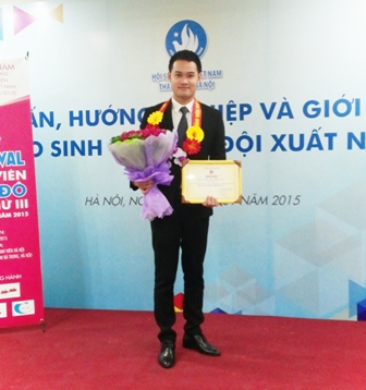  Phan Vũ Thanh Tùng nhận Bằng khen tại Festival sinh viên Thủ Đô lần thứ III năm 2015