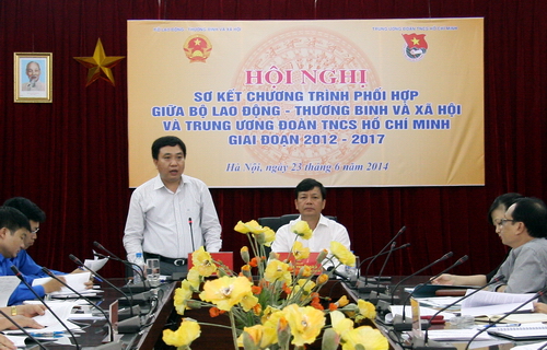 Đồng chí Nguyễn Mạnh Dũng - Bí thư thường trực Trung ương Đoàn phát biểu tại Hội nghị