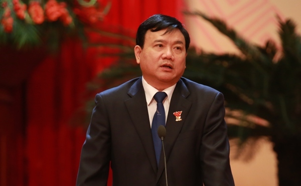 Bộ trưởng Bộ GTVT Đinh La Thăng trả lời đại biểu