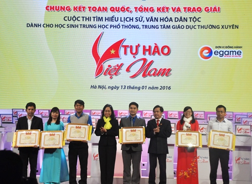 Đồng chí Nguyễn Nguyễn Văn Hùng- Phó Trưởng Ban dân vận Trung ương, đồng chí Lâm Phương Thanh- Phó Trưởng ban Tuyên giáo Trung ương Đảng