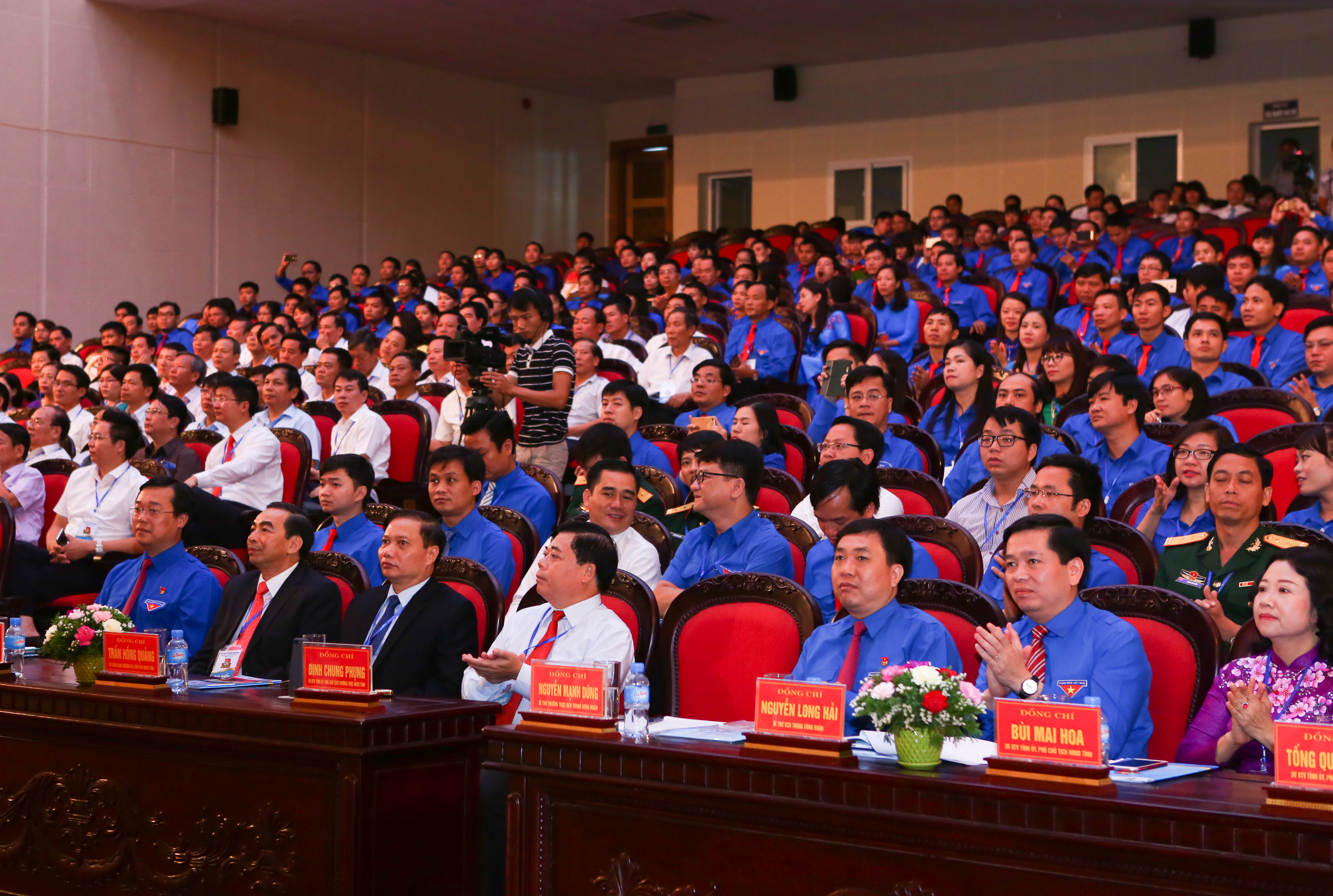 Các đồng chí lãnh đạo tham dự Đại hội