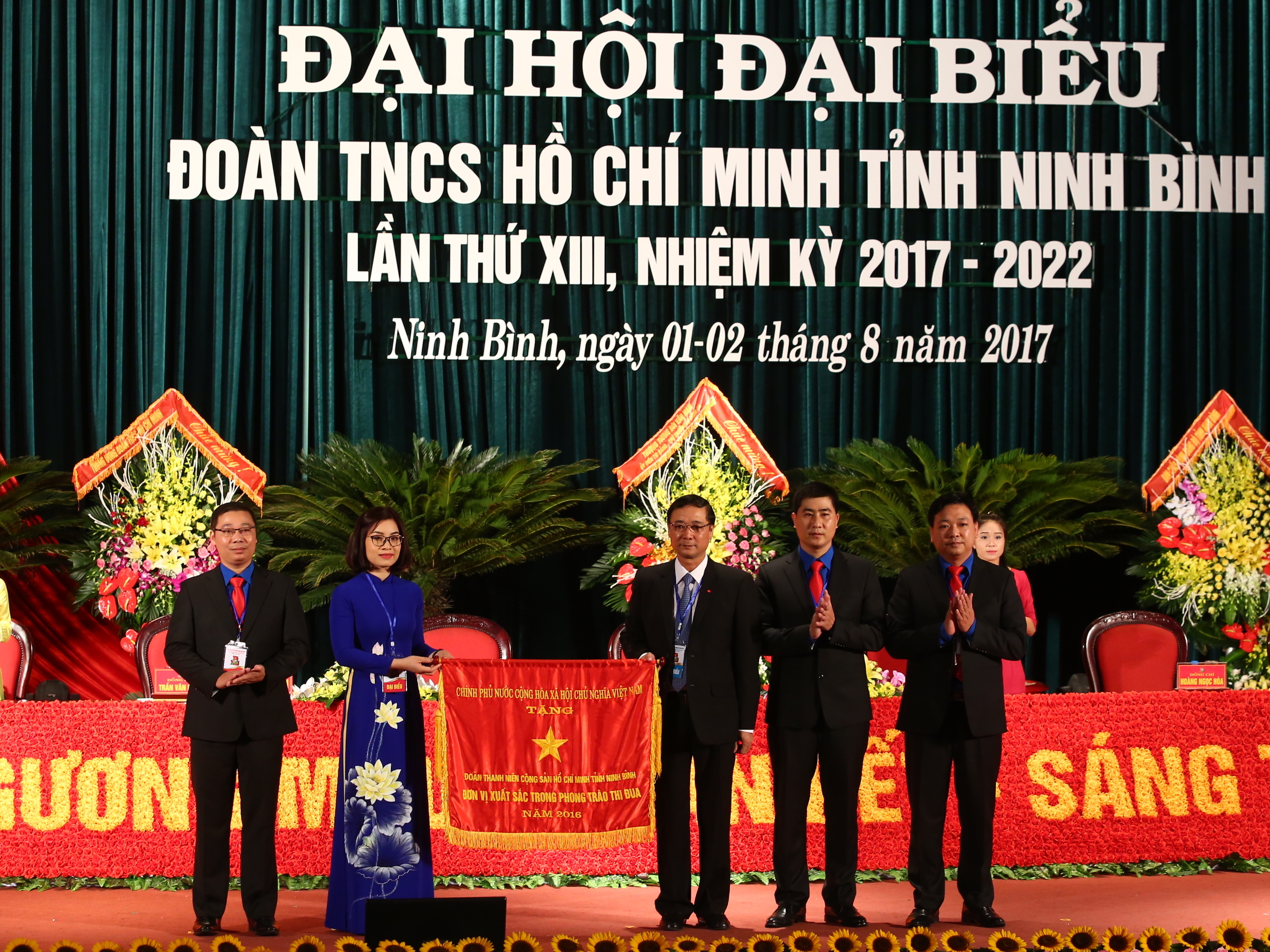 Đoàn TNCS Hồ Chí Minh tỉnh Ninh Binh vinh dự nhận Cờ thi đua của Chính phủ tại Đại hội