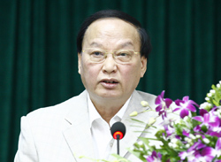 Đ/c Tô Huy Rứa ,Ủy viên Bộ Chính trị, Bí thư Trung ương Đảng, Trưởng ban Tổ chức Trung ương phát biểu tại hội nghị
