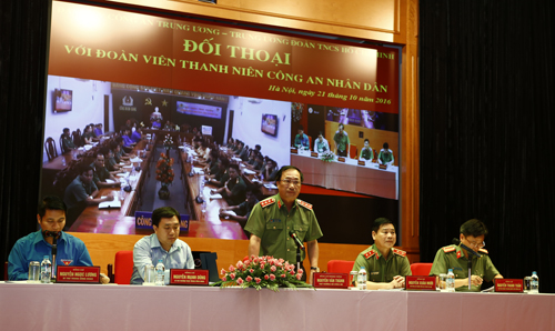 Thượng tướng Nguyễn Văn Thành, Thứ trưởng Bộ Công an trả lời câu hỏi của đoàn viên, thanh niên CAND