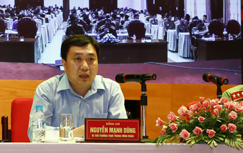 Đồng chí Nguyễn Mạnh Dũng, Bí thư thường trực BCH TƯ Đoàn phát biểu tại buổi đối thoại