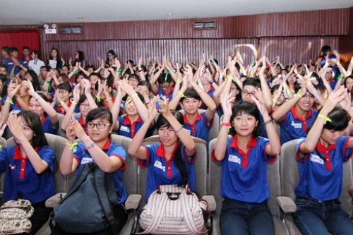 Hơn 500 tình nguyện viên làm sôi động khán phòng tại lễ kỷ niệm 15 năm chương trình TSMT