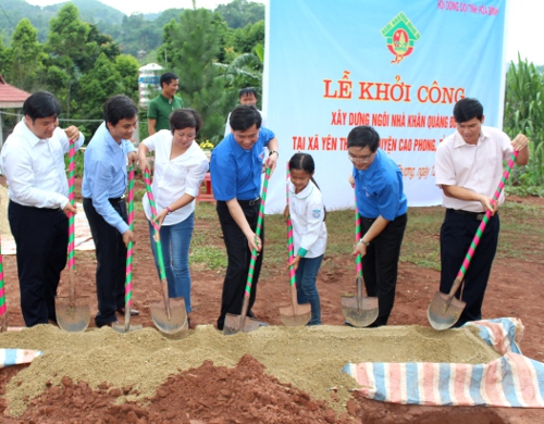 aLễ khởi công xây dựng Ngôi nhà Khăn quàng đỏ tại xã Yên Thượng, huyện Cao Phong