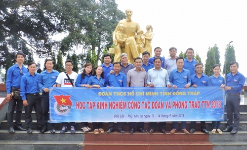 20 đồng chí cán bộ đoàn chủ chốt cấp tỉnh và cấp huyện của tỉnh Đồng Tháp tham gia học tập kinh nghiệm công tác Đoàn tại Đắk Lắk