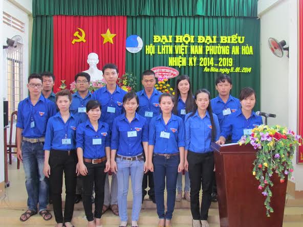 Các anh, chị UB Hội LHTN Việt Nam phường An Hòa nhiệm kỳ 2014 – 2019 ra mắt trước Đại hội.