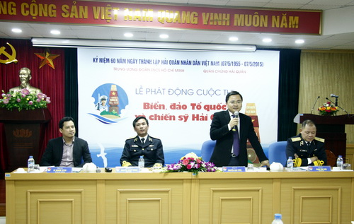 Đồng chí Nguyễn Anh Tuấn - Bí thư Trung ương Đoàn trả lời câu hỏi của các phóng viên báo chí tại Lễ phát động