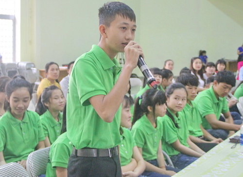 Các em học sinh phát biểu ý kiến tại Diễn đàn
