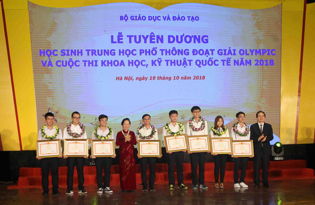 8 em HS đoạt HCV quốc tế cũng vinh dự được nhận Bằng khen của Thủ tướng Chính phủ