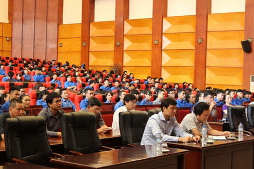 Đông đảo sinh viên hệ đại học chính quy khóa 1 của Học viện Thanh thiếu niên Việt Nam tham giao lưu