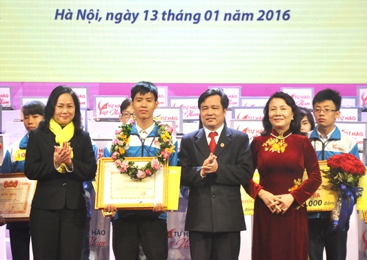 Thí sinh Huỳnh Thanh Thân (Khánh Hòa) đã giành chiến thắng thuyết phục với 290,5 điểm