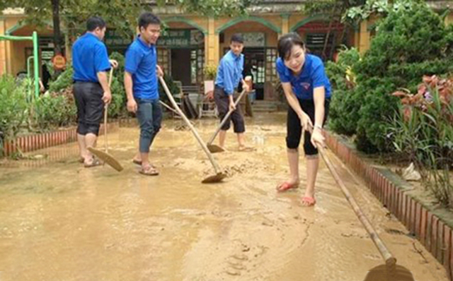 ĐVTN tham gia khắc phục hậu quả mưa lũ tại các tỉnh miền Trung và tích cực phòng chống bão Sarita