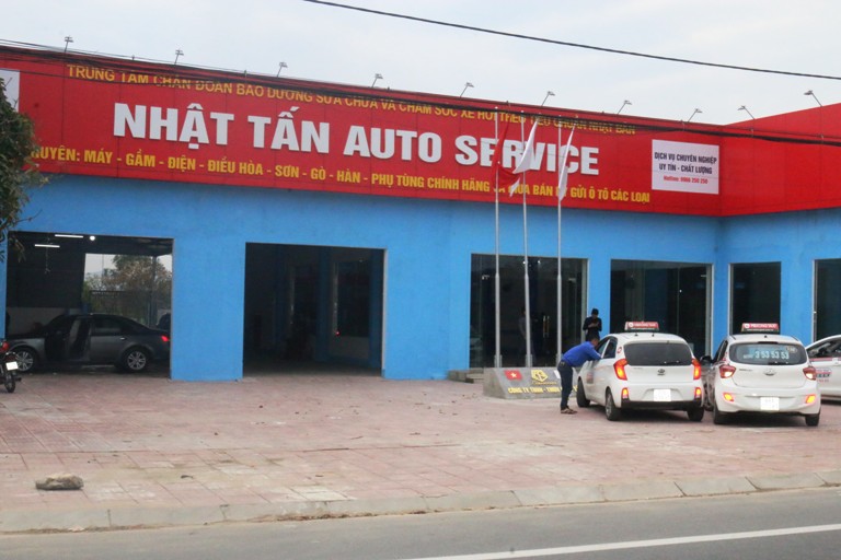 Toàn cảnh gara sửa chữa bảo dưỡng các loại xe ô tô của Dương Văn Tấn