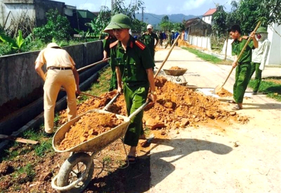 ĐVTN công an Thạch Hà giúp đỡ xã Bắc Sơn xây dựng nông thôn mới