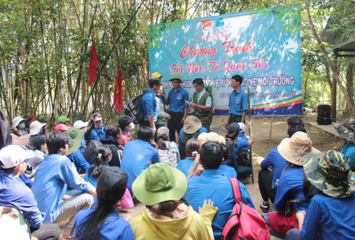 ĐVTN huyện Bù Đốp tham gia bảo vệ môi trường rừng