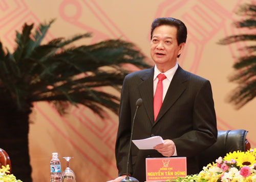 Thủ tướng Chính phủ Nguyễn Tấn Dũng trả lời đại biểu Đại hội