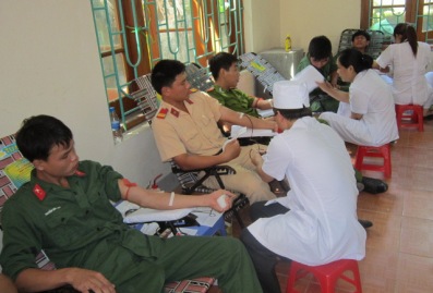 ĐVTN Công an Thị xã tham gia hiến máu nhân đạo