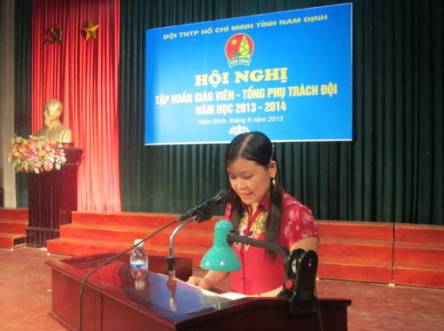Đ/c Nguyễn Thị Thu Thuỷ- UV BCH TW Đoàn- Bí thư Tỉnh đoàn phát biểu tại lớp tập huấn