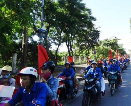 Diễu hành hưởng ứng tháng ATGT trên các tuyến đường của Thành phố Vinh