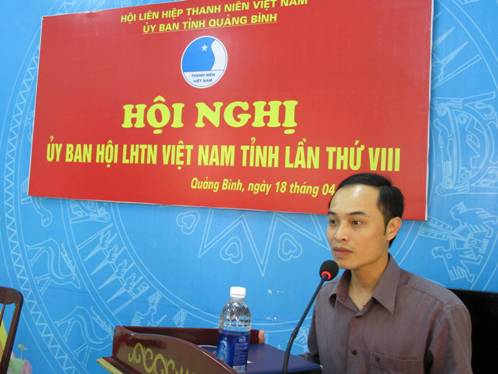 Đ/c Trần Sơn Tùng – Phó Bí thư Tỉnh Đoàn, Phó Chủ tịch Hội LHTN Viêt Nam tỉnh phát biểu tai hội nghị