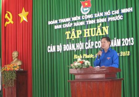 Đồng chí Mạc Đình Huấn - PBT Tỉnh đoàn - Chủ tịch Hội LHTN Việt Nam tỉnh định hướng thảo luận  