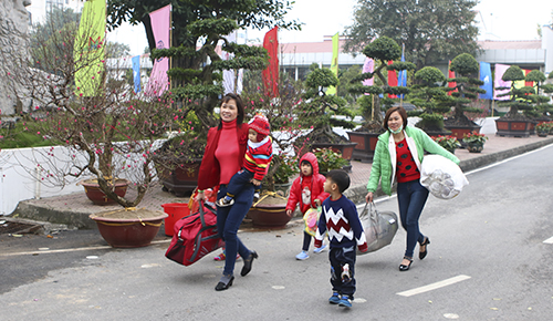 Tại 11 điểm đến, Hội LHTN Việt Nam các tỉnh sẽ tổ chức đội hình thanh niên tình nguyện hướng dẫn các nữ thanh niên công nhân về quê thuận tiện nhất và phát nhiều phần quà đến tận tay các nữ thanh niên công nhân về quê ăn Tết.