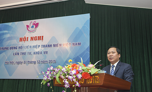 Đồng chí Nguyễn Phi Long, Bí thư TƯ Đoàn, Chủ tịch Hội LHTN Việt Nam phát biểu tại hội nghị