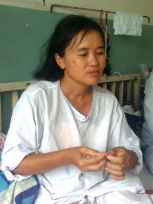Bà Lam đang chống chọi với bệnh tật tại bệnh viện Ung bướu TP.HCM