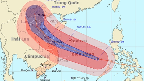 Siêu bão Haiyan đang lồng lộn trên biển Đông và di chuyển rất nhanh. Dự báo đến 4 giờ sáng mai, vùng tâm bão sẽ ở trên vùng biển các tỉnh Thừa Thiên Huế - Bình Định (Ảnh: NCHMF)